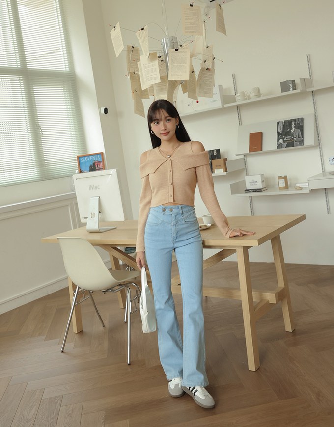 Soft Lapel Notched Knit Top