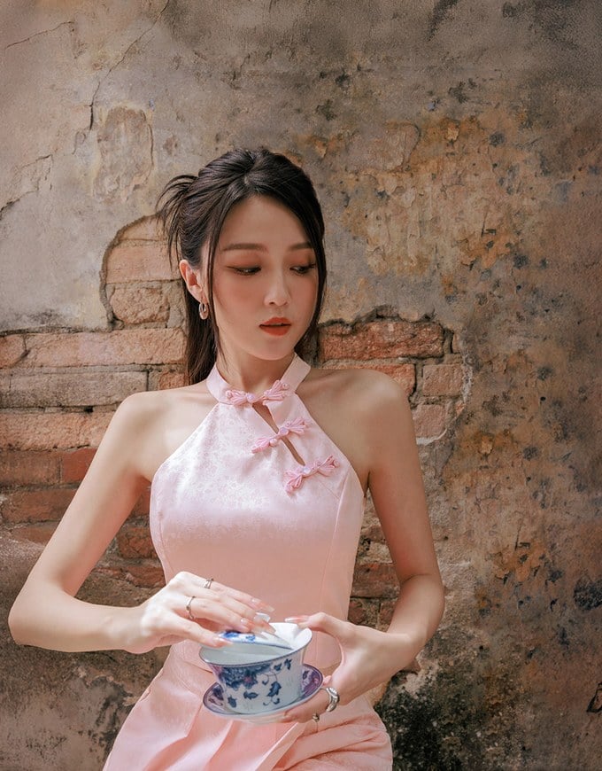【HXA Design】 Satin Floral Embroidery Halter Cheongsam Qipao Top H02