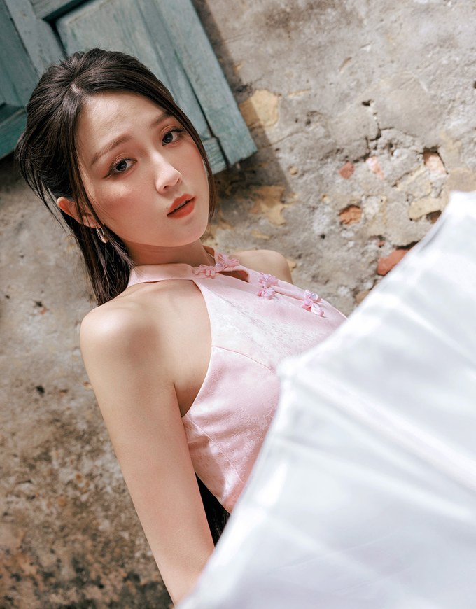 【HXA Design】 Satin Floral Embroidery Halter Cheongsam Qipao Top H02