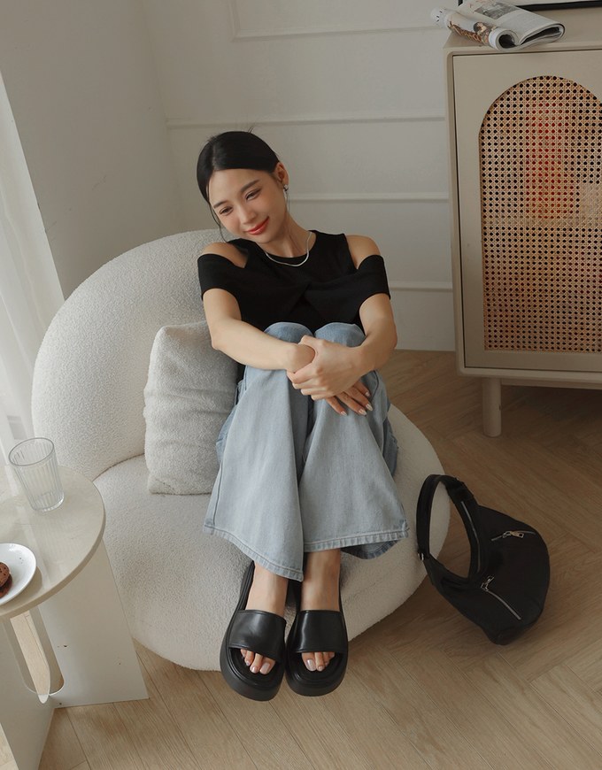 Simple Cut Out Shoulder Ruffled Knit Top