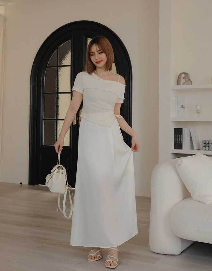 Cut Out Shoulder Ruched Ruffle Knit Top