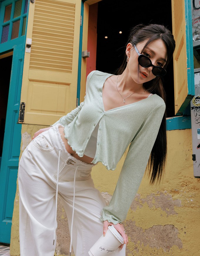 【HXA Design】Embossed Ruffle Trimmed Button Up Top H06