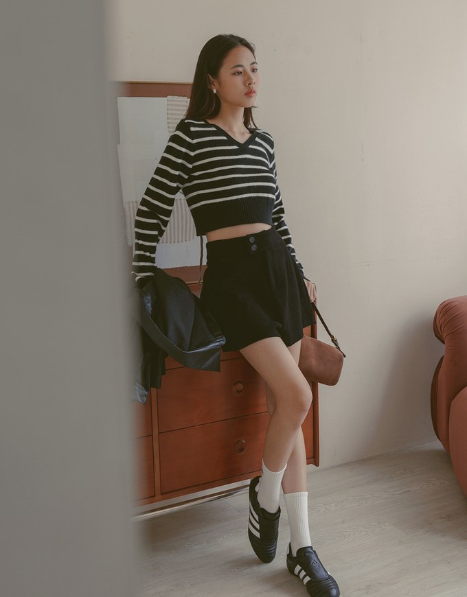 V Neck Striped Long Sleeve Knit Top