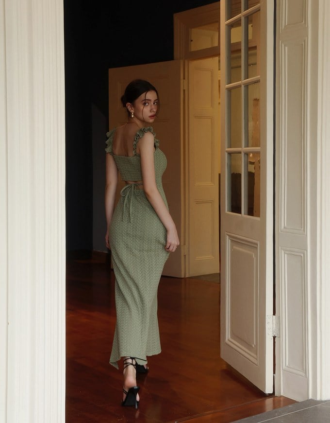 Ruffle Strap Flowy Lace Padded Maxi Dress with Side Slit Design