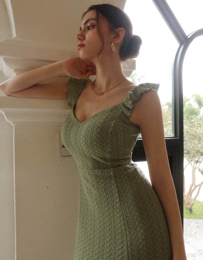 Ruffle Strap Flowy Lace Padded Maxi Dress with Side Slit Design