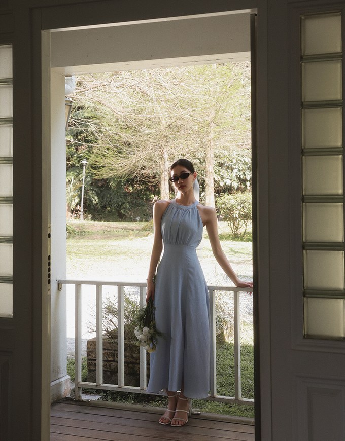 Elegant Halter Neck Pleated Padded Maxi Dress with Side Slit and Flowy Hem