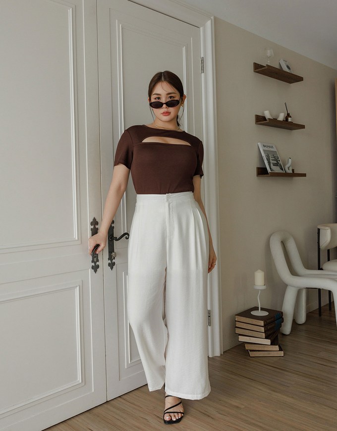 Front Cut Out Detail Fitted Knit Padded Top
