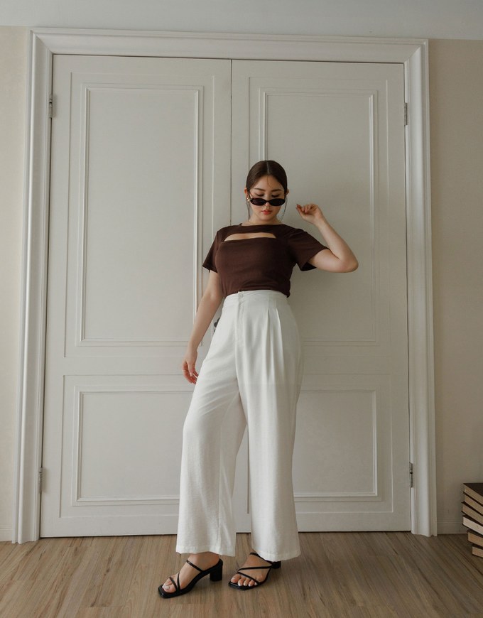 Front Cut Out Detail Fitted Knit Padded Top