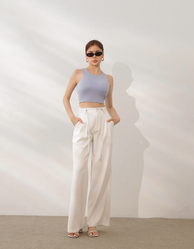 AIRY HOURGLASS Round Neck Textured Ribbed Crop Padded Tank Top