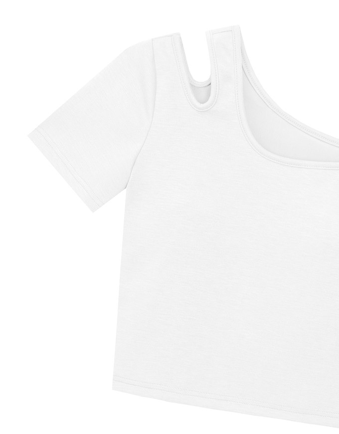 【AIRY COOL 2.0】Asymmetrical Cut Out Shoulder Slim Fit Padded Cropped Tee