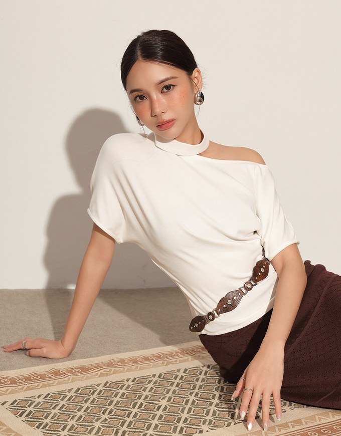 Mock Neck Asymmetric One Shoulder Knit Top with Detachable Pearl Neck Strap