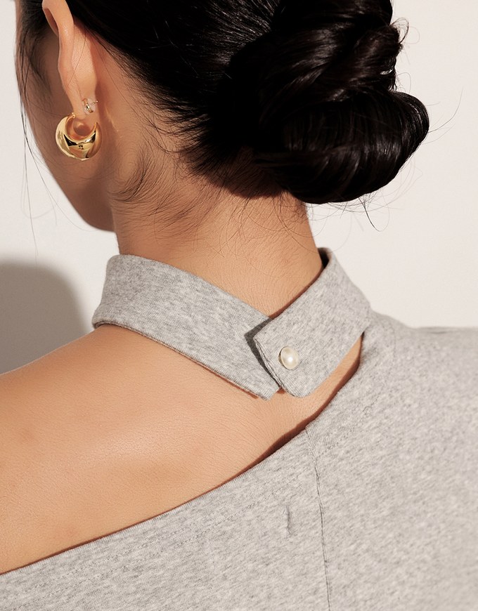 Mock Neck Asymmetric One Shoulder Knit Top with Detachable Pearl Neck Strap