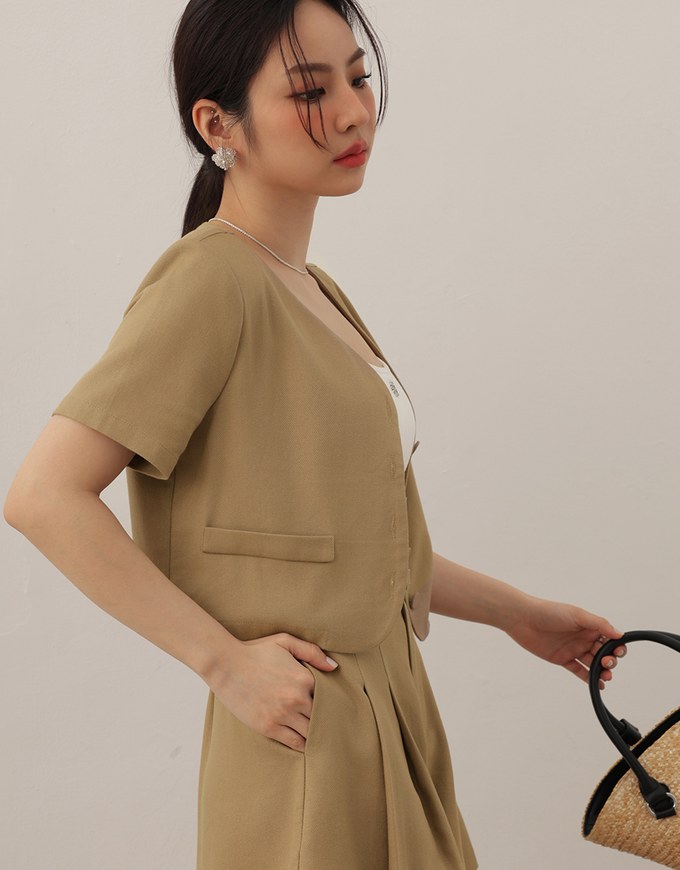 Classic High Waisted Pleated Shorts (with Belt)
