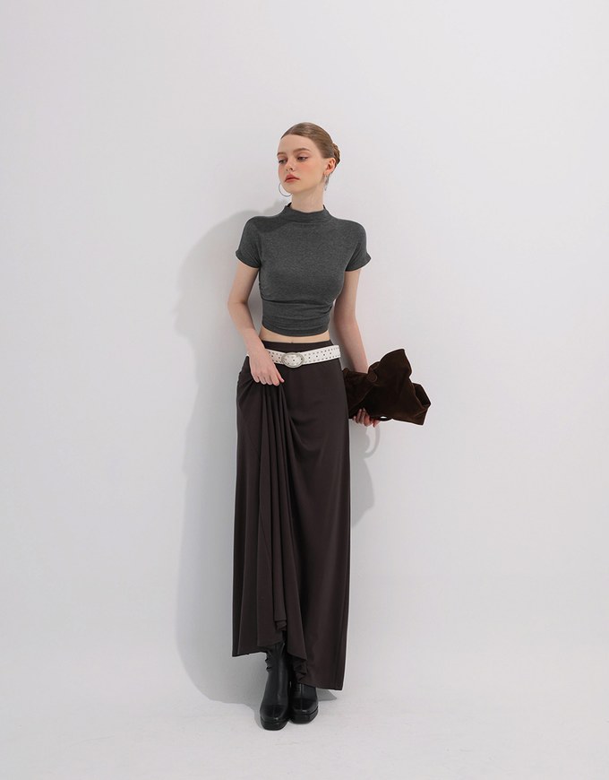 Side Ruched Mock Neck Fitted Crop Top