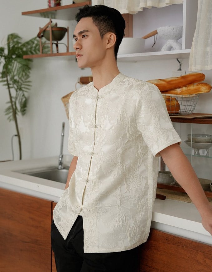 Men’s Cheongsam Floral Jacquard Design Short Sleeve Cheongsam Qipao Shirt with Knot Button Detail