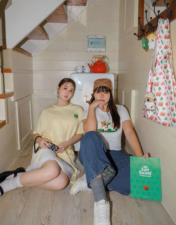 【DINOTAENG】Oversized Graphic T-Shirt