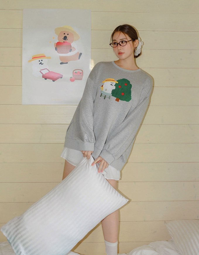 【DINOTAENG】Fluffy Embroidery Graphic Sweatshirt