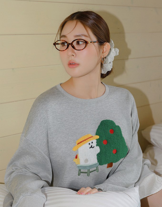 【DINOTAENG】Fluffy Embroidery Graphic Sweatshirt