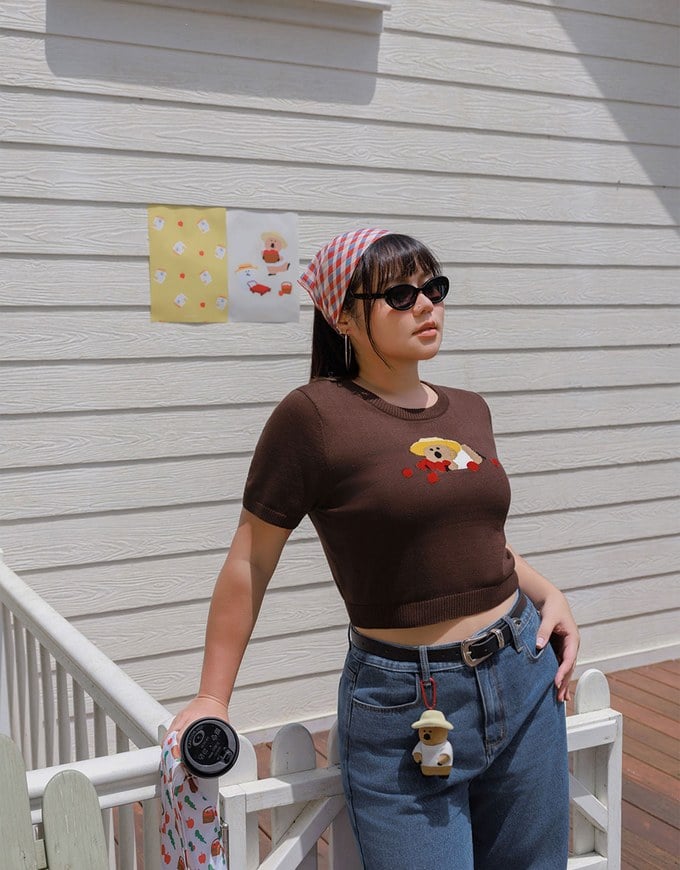 【DINOTAENG】Graphic Short Sleeve Knit Crop Top