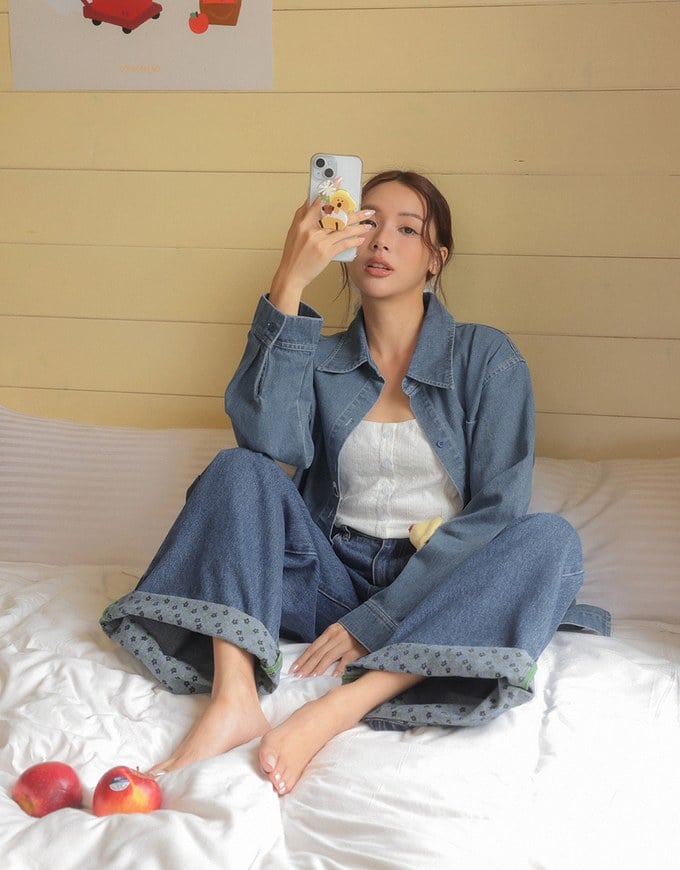 【DINOTAENG】Embroidered Graphic Wide-Leg Denim Jeans