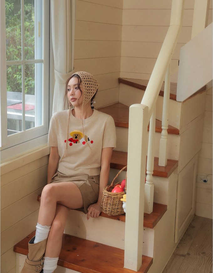 【DINOTAENG】Graphic Short Sleeve Knit Crop Top