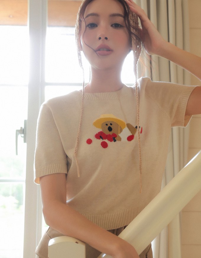 【DINOTAENG】Graphic Short Sleeve Knit Crop Top