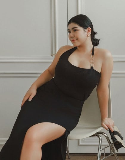 One Shoulder Ribbed Knit Padded Tank Top with Bold Chain Strap