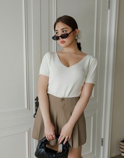 AIR SPACE Logo Embroidered V Neck Short Sleeve Knit Top