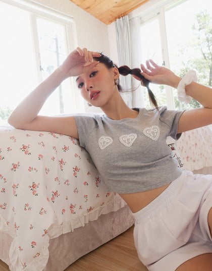 Short Sleeve Cropped Tee with Heart Bow Lace Patch Detail