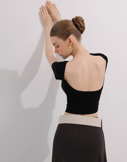 Basic Low Back Padded Crop Short Sleeve Top