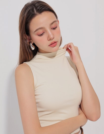 Sleeveless Mock Neck Fitted Knit Top