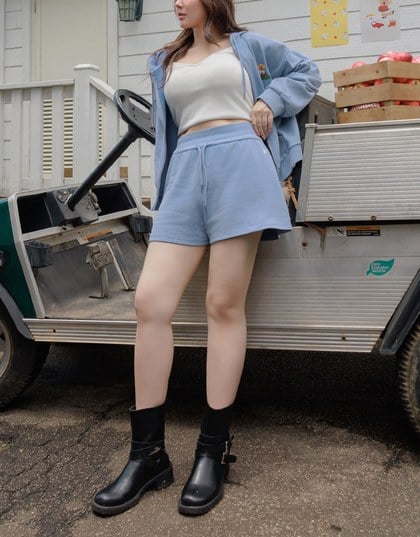 【DINOTAENG】Sweat Shorts With Daisy Graphic & Elastic Waistband
