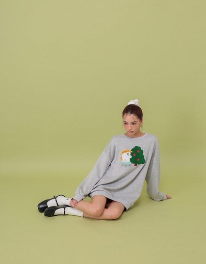 【DINOTAENG】Fluffy Embroidery Graphic Sweatshirt