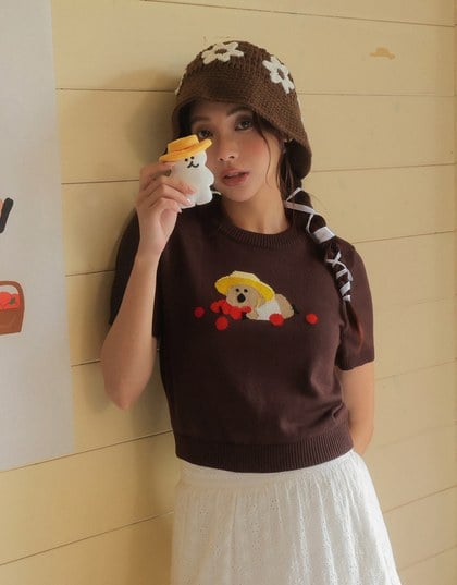 【DINOTAENG】Graphic Short Sleeve Knit Crop Top