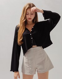 Minimalist Buttoned Lettuce-EdgeTop