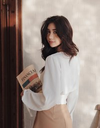Minimalist Staple Ruched Cinched-Waist Top