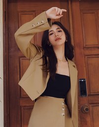 Edgy Smart Single-Button Crop Blazer(With shoulder pads)
