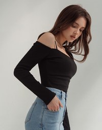 Iconic Asymmetrical One-Sholder Knit Top