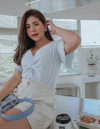 Broderie Lace V-Neck Scrunch Top