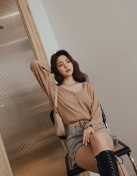 Minimal Chic V-Neck Embossed West-Tie Top