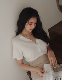 Minimal Chic V-neck Button-front Knit Top