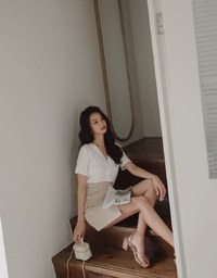 Minimal Chic V-neck Button-front Knit Top