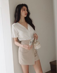 Minimal Chic V-neck Button-front Knit Top