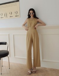 Elevated Detailing Pleated Sleeveless Top