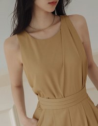 Elevated Detailing Pleated Sleeveless Top