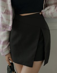 Asymmetric Back Elastic Skirt With Overlapping Slit