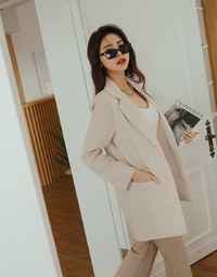 Vigorous Back-Slit Suit Blazer(With Detachable Shoulder Pads)