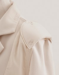 Vigorous Back-Slit Suit Blazer(With Detachable Shoulder Pads)