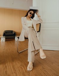 Vigorous Back-Slit Suit Blazer(With Detachable Shoulder Pads)
