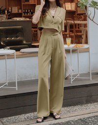 Vigorous Crossover Back-Slit Crop Blazer (With Shoulder Pads)